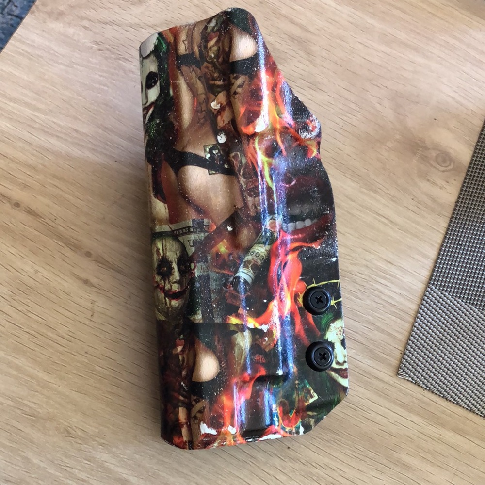 A custom in the waistband holster Sig sauer P226